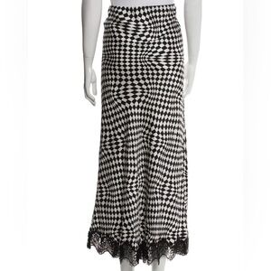 Silk Laundry Silk Skirt
Black & White